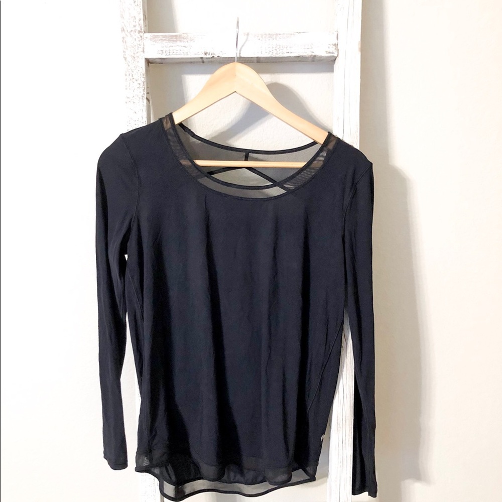 mix and mesh long sleeve lululemon black size 2